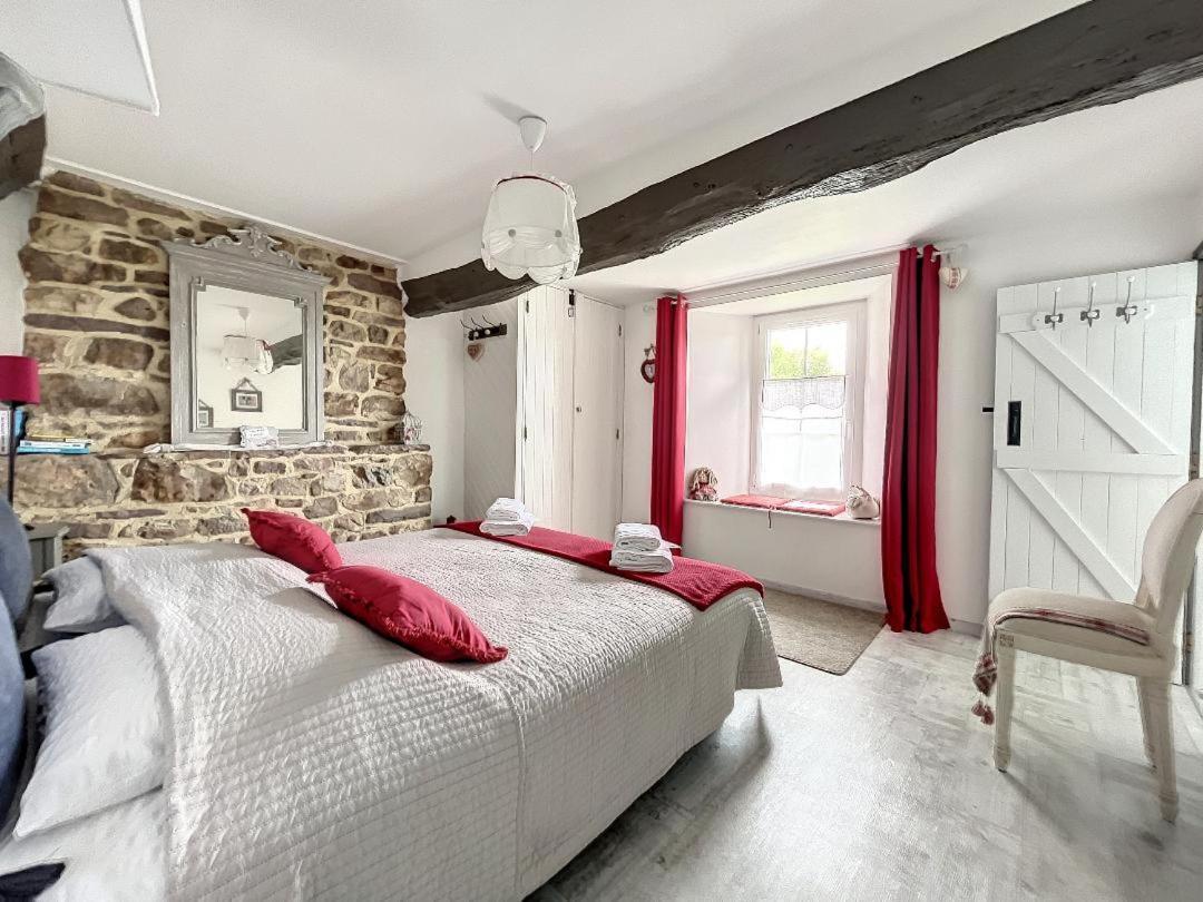 Chambres D'Hotes La Clef Des Champs Montpinchon Ngoại thất bức ảnh