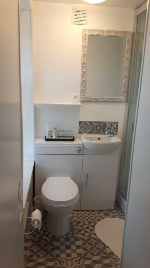 Chambres D'Hotes La Clef Des Champs Montpinchon Ngoại thất bức ảnh
